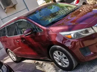 2016 Kia Sedona in Dubai used car