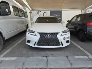 2015 Lexus IS 250 في Abu Dhabi سيارة مستعملة