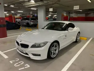 2011 BMW Z4 في Dubai سيارة مستعملة
