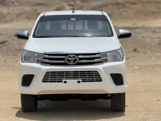 2016 Toyota Hilux in Sharjah used car