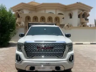 2020 GMC Sierra في Dubai سيارة مستعملة