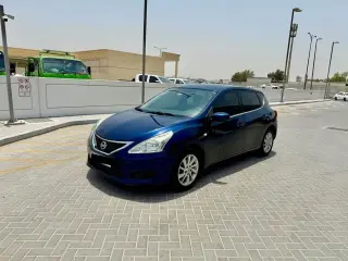 2014 Nissan Tiida في Dubai سيارة مستعملة