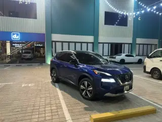 2023 Nissan Rogue في Dubai سيارة مستعملة