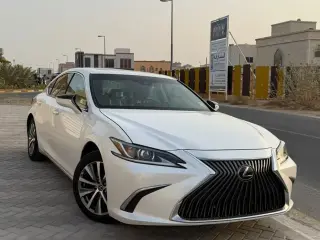 2021 Lexus ES in Sharjah used car