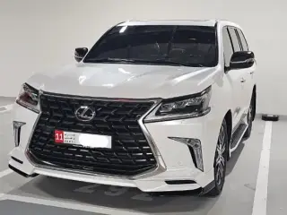 2021 Lexus LX 570 في Abu Dhabi سيارة مستعملة