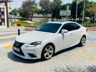 2014 Lexus IS 350 في Abu Dhabi سيارة مستعملة
