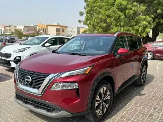 2022 Nissan Rogue في Dubai سيارة مستعملة