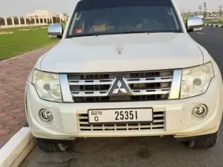 2014 Mitsubishi Pajero in Sharjah used car