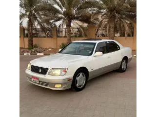 2000 Lexus LS 400 في Abu Dhabi سيارة مستعملة