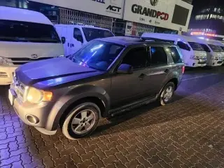 2012 Ford Escape في Abu Dhabi سيارة مستعملة