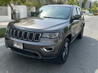 2017 Jeep Grand Cherokee في Dubai سيارة مستعملة