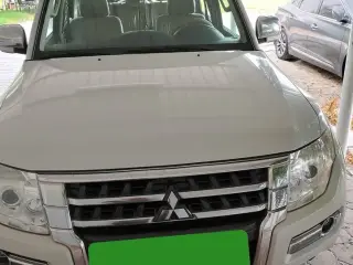 2017 Mitsubishi Pajero in Sharjah used car