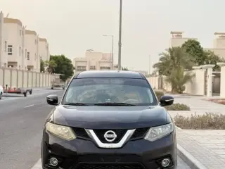 2015 Nissan Rogue في Dubai سيارة مستعملة