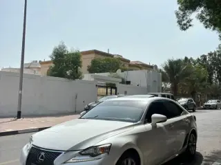2016 Lexus IS in Dubai used car