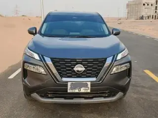 2023 Nissan Rogue في Dubai سيارة مستعملة