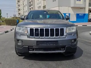 2013 Jeep Grand Cherokee في Dubai سيارة مستعملة