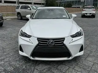 2019 Lexus IS 300 في Sharjah سيارة مستعملة