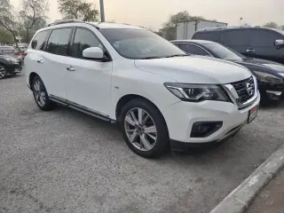 2016 Nissan Pathfinder في Abu Dhabi سيارة مستعملة