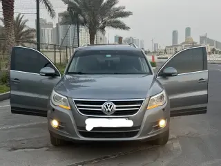 2011 Volkswagen Tiguan في Dubai سيارة مستعملة