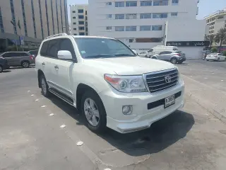 2013 Toyota Land Cruiser in Dubai used car