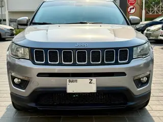 2018 Jeep Compass في Dubai سيارة مستعملة