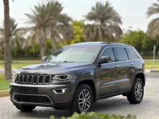 2018 Jeep Grand Cherokee في Sharjah سيارة مستعملة