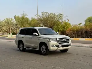2017 Toyota Land Cruiser in Dubai used car