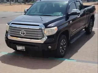2017 Toyota Tundra in Sharjah used car