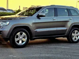2013 Jeep Grand Cherokee في Dubai سيارة مستعملة