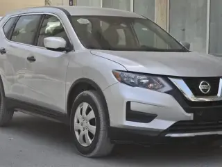 2020 Nissan Rogue في Dubai سيارة مستعملة