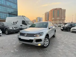 2015 Volkswagen Touareg في Dubai سيارة مستعملة