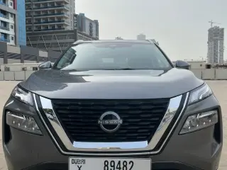 2023 Nissan Rogue في Dubai سيارة مستعملة