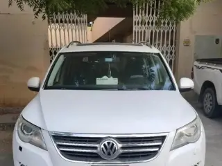 2012 Volkswagen Tiguan في Sharjah سيارة مستعملة