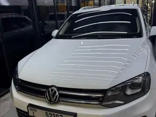 2015 Volkswagen Touareg في Dubai سيارة مستعملة
