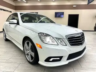 2011 Mercedes-Benz E-Class في Ajman سيارة مستعملة