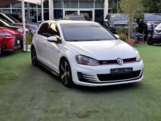 2016 Volkswagen Golf in Sharjah used car
