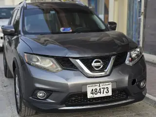 2015 Nissan Rogue في Dubai سيارة مستعملة