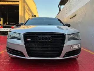 2011 Audi S8 في Dubai سيارة مستعملة