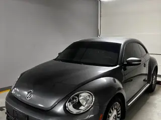 2013 Volkswagen Beetle في Dubai سيارة مستعملة