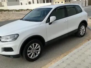 2013 Volkswagen Touareg في Dubai سيارة مستعملة