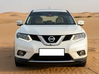 2015 Nissan XTrail في Dubai سيارة مستعملة