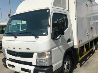 2021 Mitsubishi Canter في Dubai سيارة مستعملة