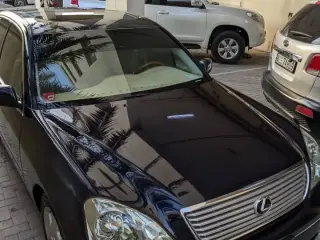 2001 Lexus LS 430 في Dubai سيارة مستعملة