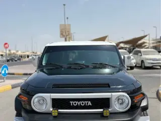 2015 Toyota FJ Cruiser في Sharjah سيارة مستعملة