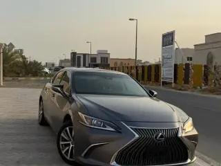 2021 Lexus ES in Sharjah used car
