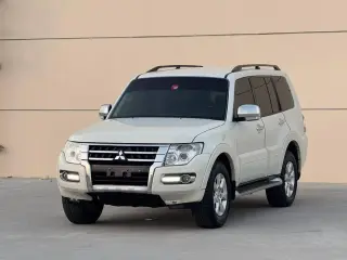 2017 Mitsubishi Pajero في Sharjah سيارة مستعملة