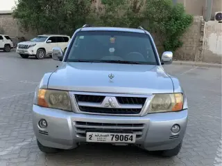 2004 Mitsubishi Pajero في Sharjah سيارة مستعملة