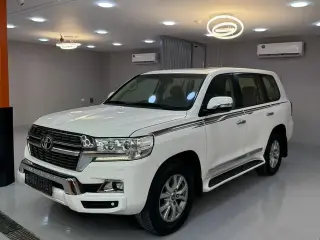 2016 Toyota Land Cruiser in Dubai used car