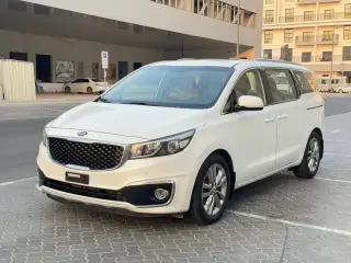 2018 Kia Carnival in Dubai used car
