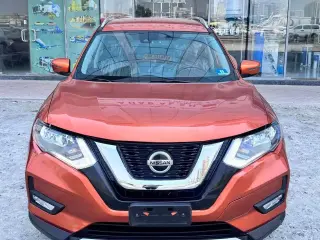 2020 Nissan Rogue في Dubai سيارة مستعملة